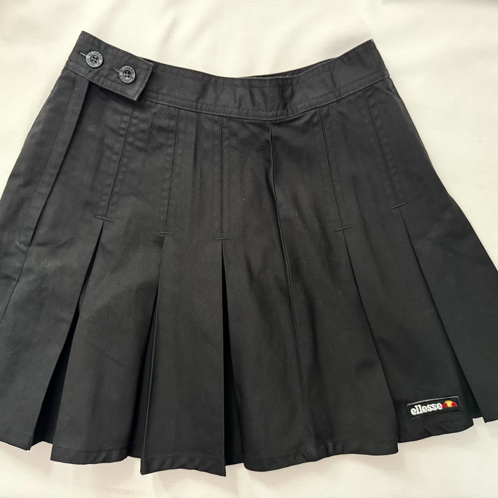 ellesse black pleated skirt size 6 Y2K